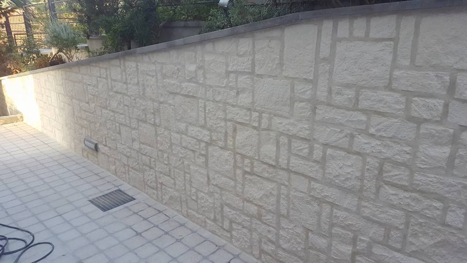 Rivestimento murale esterno in pietra realizzato da Edilcossignani